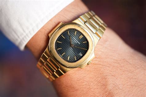 Patek Philippe Vintage Nautilus Reference 3800J, A Yellow Gold 